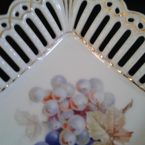 Vintage European Porcelain Pierced Edge Plate grapes Design 6 inch- Wide Fruit - Picture 3 of 3